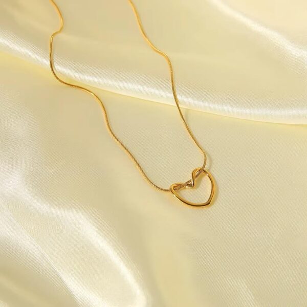 Minimalist 18K Gold Plated Open Heart Pendant Necklace – Waterproof, Anti-Tarnish & Hypoallergenic