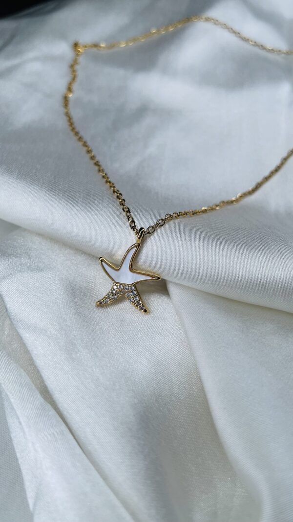 Elegant Gold Starfish Pendant Necklace – Ocean-Inspired Jewelry for Women
